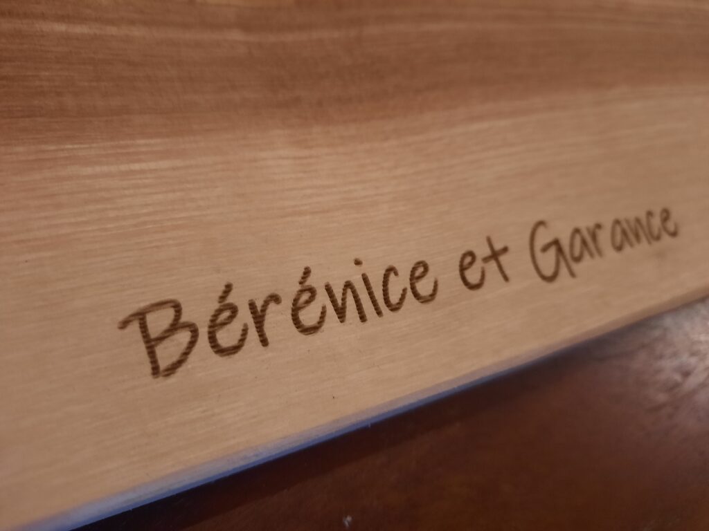 Planche à decouper personnalisée avec une gravure Laser.